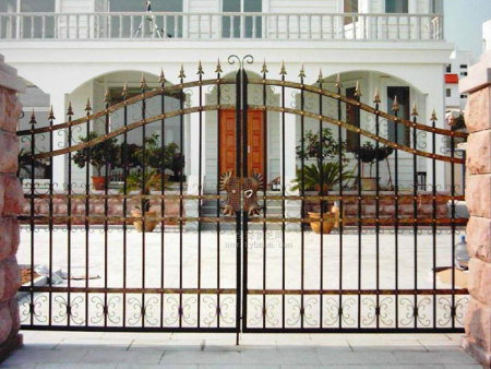 鐵(tiě)藝大門(men)
